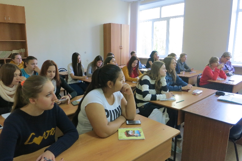 «Школа русского слова» познакомила первокурсников с лингвистическими журналами